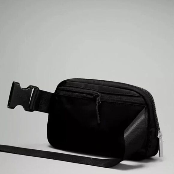 Lululemon Black Water Repellant Everywhere Belt Bag - Picture 2 of 7